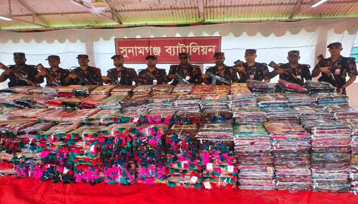 সুনামগঞ্জে বিজিবির অভিযানে কাভার্ড ভ্যানসহ সাড়ে ৩ কোটি টাকার ভারতীয় শাড়ি আটক