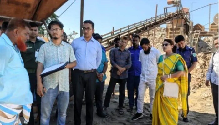 জামালগঞ্জে ৪টি স্টোন ক্রাশারকে সাড়ে ৩ লাখ টাকা জরিমানা
