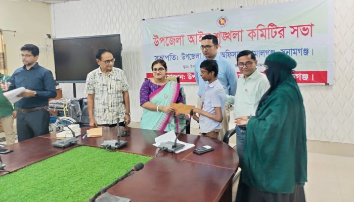 ‎জামালগঞ্জে বিশেষ চাহিদাসম্পন্ন ৩৭জন শিক্ষার্থীকে হুইলচেয়ার সহ শ্রবণ মেশিন বিতরণ