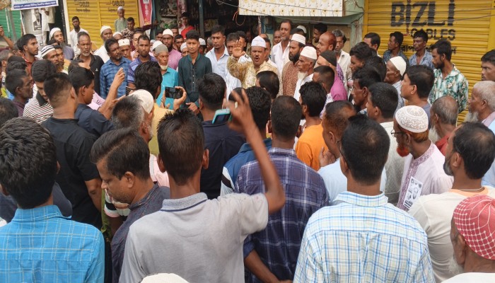 জলমহালের ইজারাদারদের বিরুদ্ধে গ্রামবাসীর প্রতিবাদ