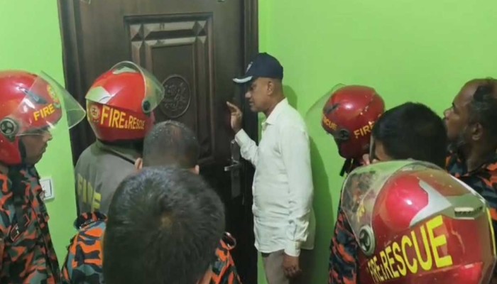 ১৪ ঘণ্টা রুমে আটকা ৫ ছাত্রী, দরজা ভেঙে উদ্ধার
