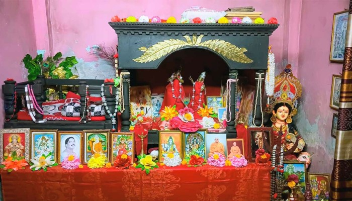 ১৫০ বছরের পুরোনো মূর্তি ও গহনা চুরি