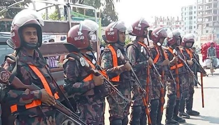দুর্গাপূজায় সর্বোচ্চ নিরাপত্তা, মাঠে তৎপর আইনশৃঙ্খলা বাহিনী