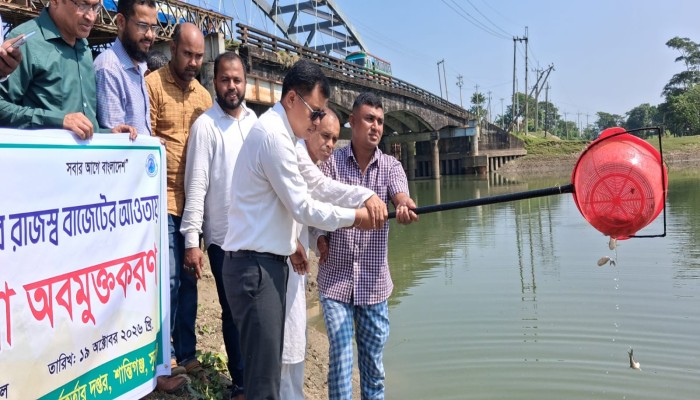 শান্তিগঞ্জে ১৬২ কেজি মাছের পোনা অবমুক্ত