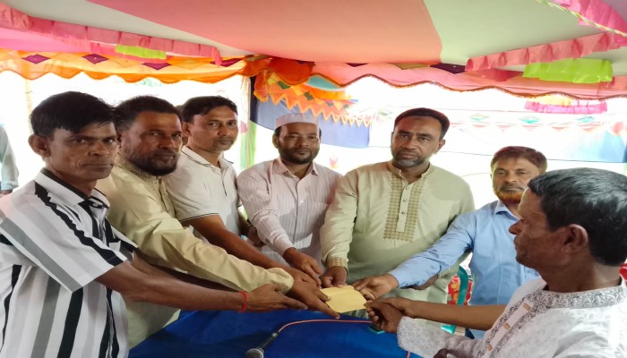 তাহিরপুরে বিভিন্ন মন্দির পরিদর্শন করে অর্থ সহায়তা করেন আবুল হুদা