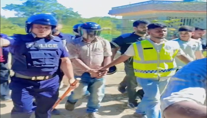 ‘ভুয়া আইডি খুলে ধর্মীয় উসকানির’ অভিযোগে করেছিলেন জিডি, বিক্ষোভের মধ্যে পুলিশ নিল হেফাজতে